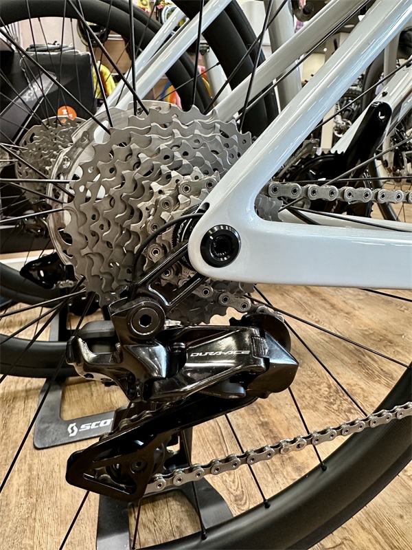 CESTNO KOLO SCOTT ADDICT RC PRO CUSTOM DURA-ACE