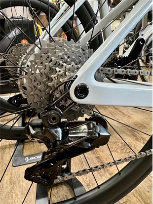 CESTNO KOLO SCOTT ADDICT RC PRO CUSTOM DURA-ACE